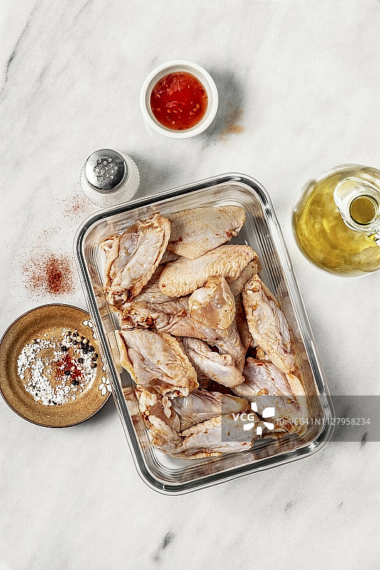 腌制生鸡翅图片素材