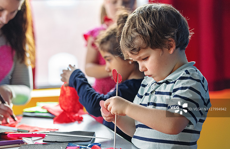 孩子们的手工活动图片素材