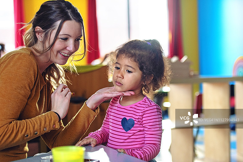 孩子们的手工活动图片素材