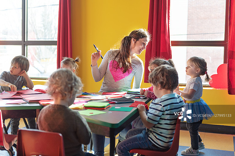孩子们的手工活动图片素材