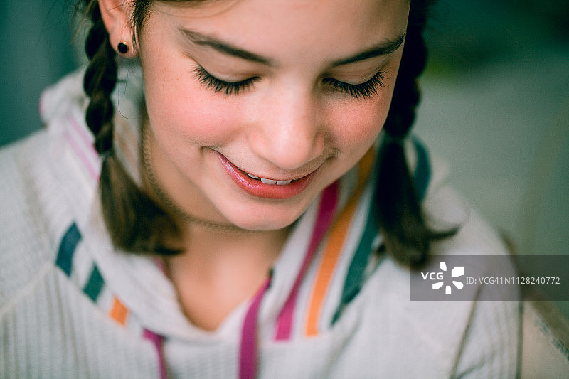 快乐的女孩图片素材
