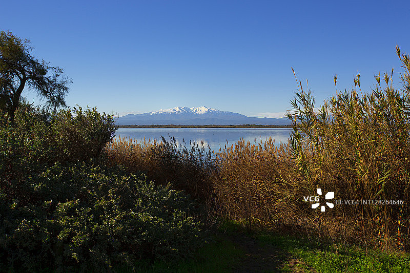 阳光明媚的圣纳泽尔泻湖图片素材