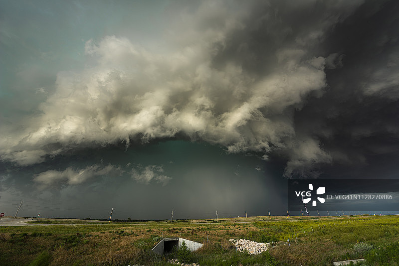 美国堪萨斯州的猛烈冰雹和闪电图片素材