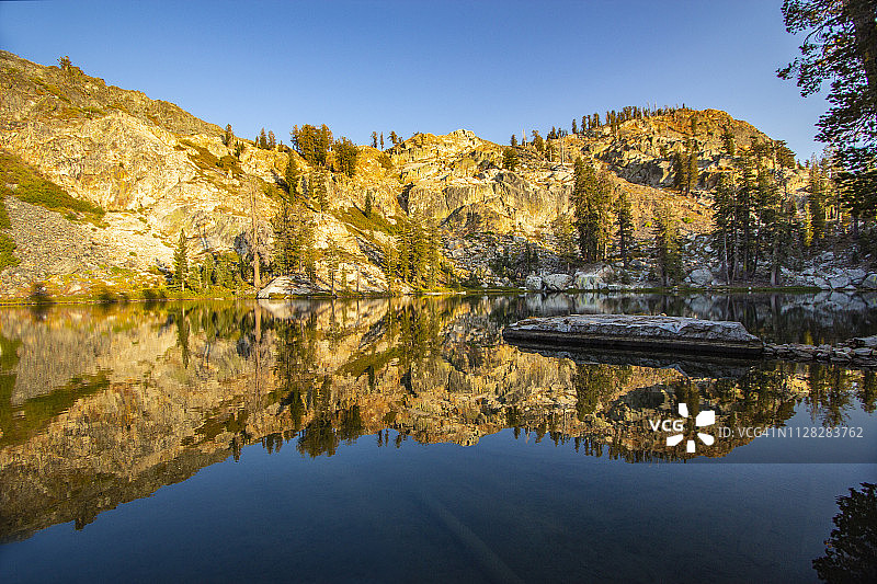 BareIslandLake6Sept1-18图片素材