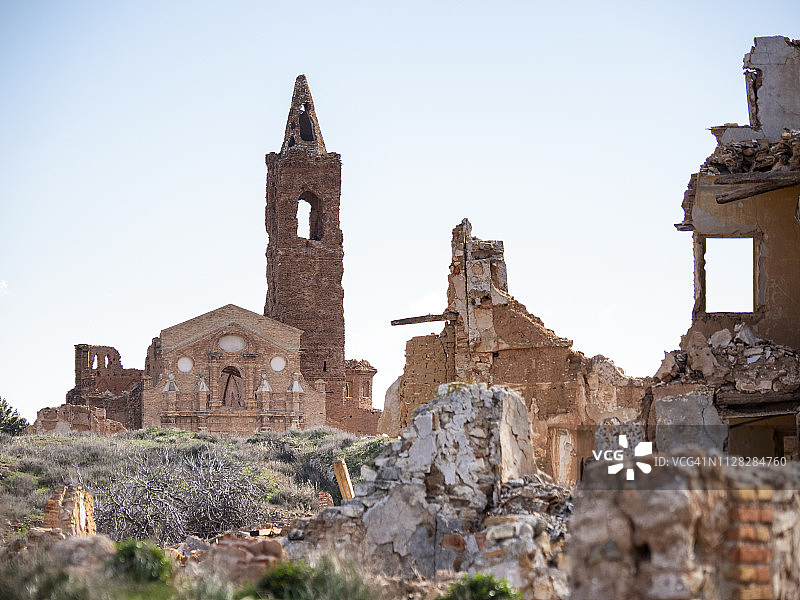 西班牙萨拉戈萨省贝尔奇特圣马丁教堂战争摧毁的遗址图片素材