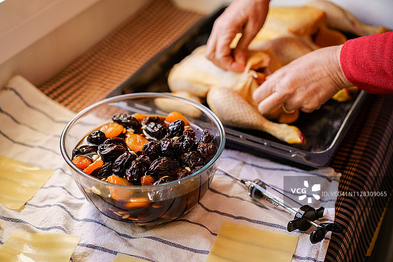 烹饪酿鸡图片素材