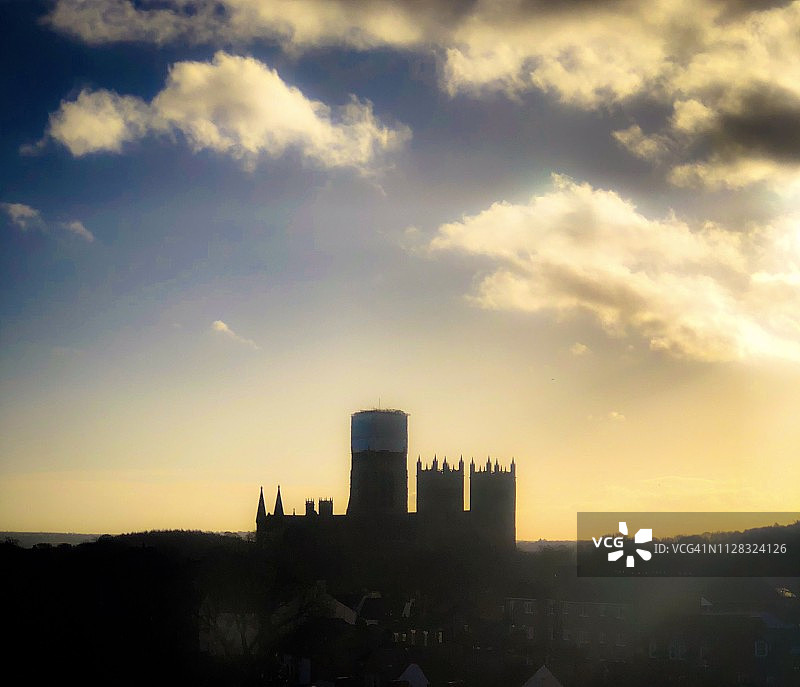 日出时分的达勒姆大教堂图片素材