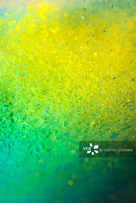 高速摄影捕捉到的空中飞舞的彩色面粉图片素材