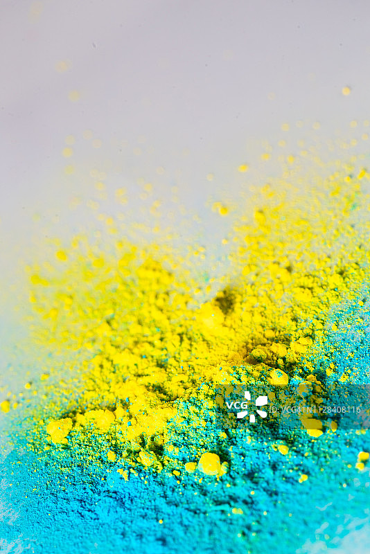 高速摄影捕捉到的空中飞舞的彩色面粉图片素材