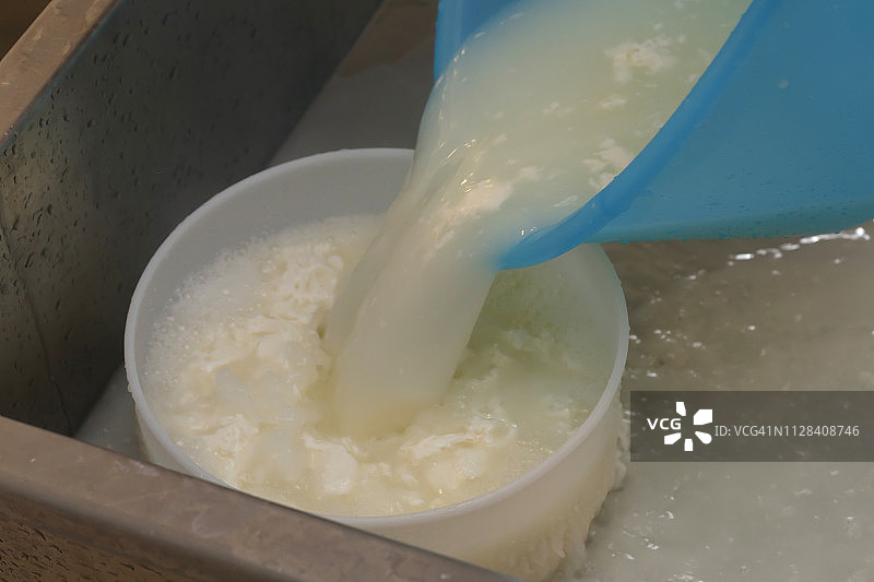 马苏里拉凝乳的融化图片素材