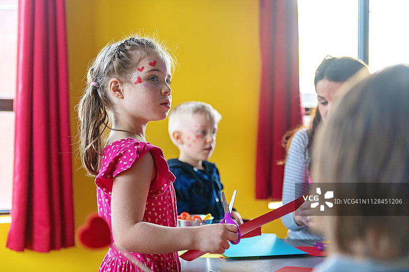 孩子们的手工活动图片素材