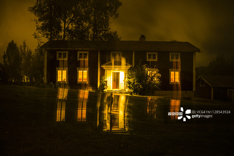 夜晚的惊悚房子图片素材