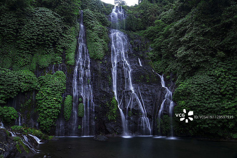 印度尼西亚巴厘岛北部巴纽马拉瀑布图片素材