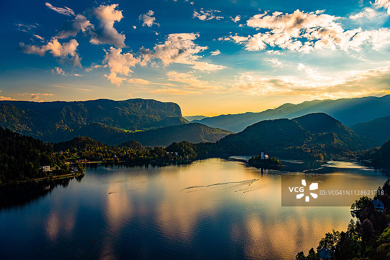 斯洛文尼亚布莱德湖和圣玛利亚教堂图片素材