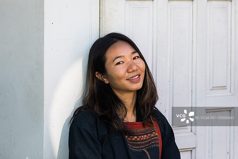 微笑的阿卡族/泰国女人图片素材