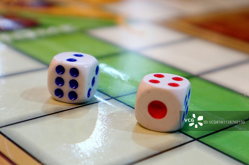 飞行棋和骰子图片素材