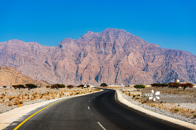 阿曼的沙漠公路风光图片素材