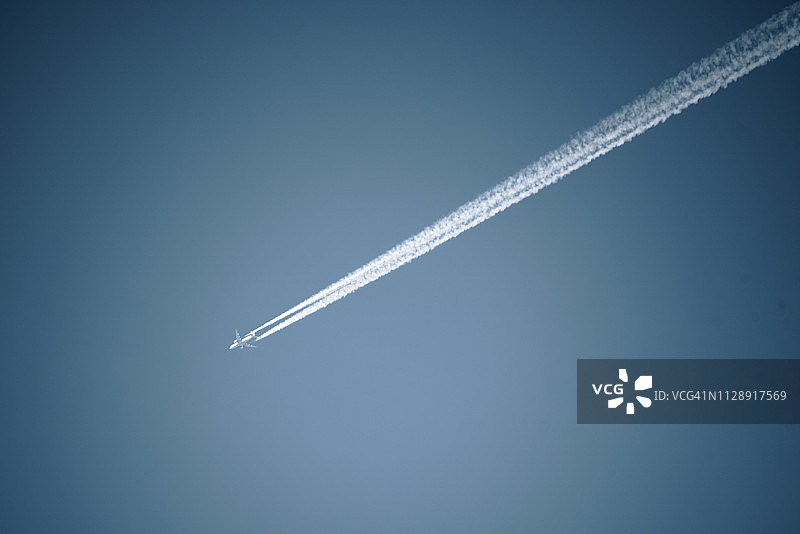 飞机与轨迹图片素材