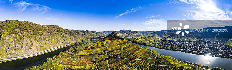 德国莱茵兰-普法尔茨，科赫姆-泽尔，布雷姆，摩泽尔河环线和摩泽尔河全景图片素材