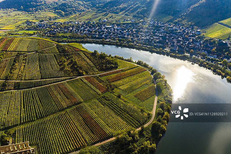 德国莱茵兰-普法尔茨科赫姆-泽尔布雷姆摩泽尔河弯图片素材