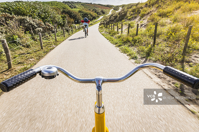 荷兰海牙沙丘乡村骑行图片素材