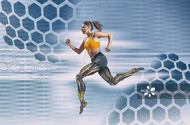 装有假肢的美丽女运动员正在快速奔跑图片素材