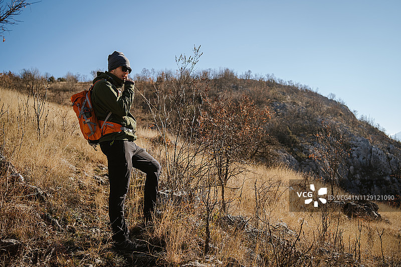 秋季徒步旅行者图片素材