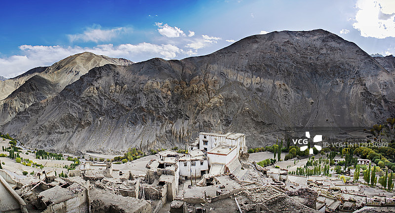 亚玛尤鲁寺周边景色图片素材