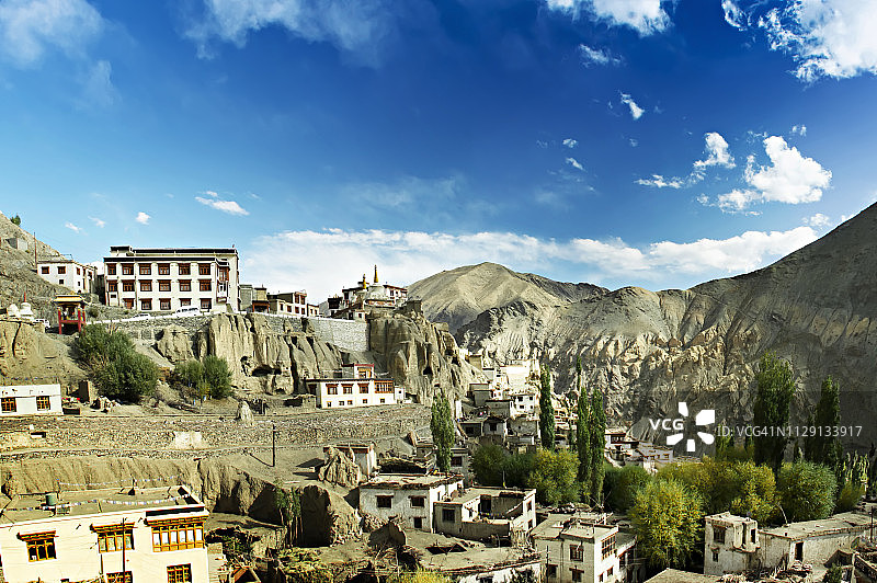 亚玛尤鲁寺院周边景色图片素材