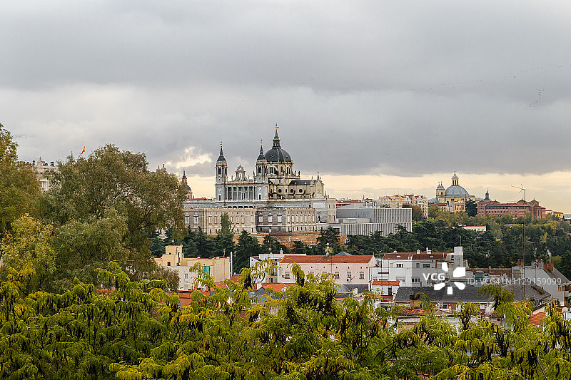 马德里阿尔穆德纳圣玛丽亚·拉雷阿尔大教堂图片素材