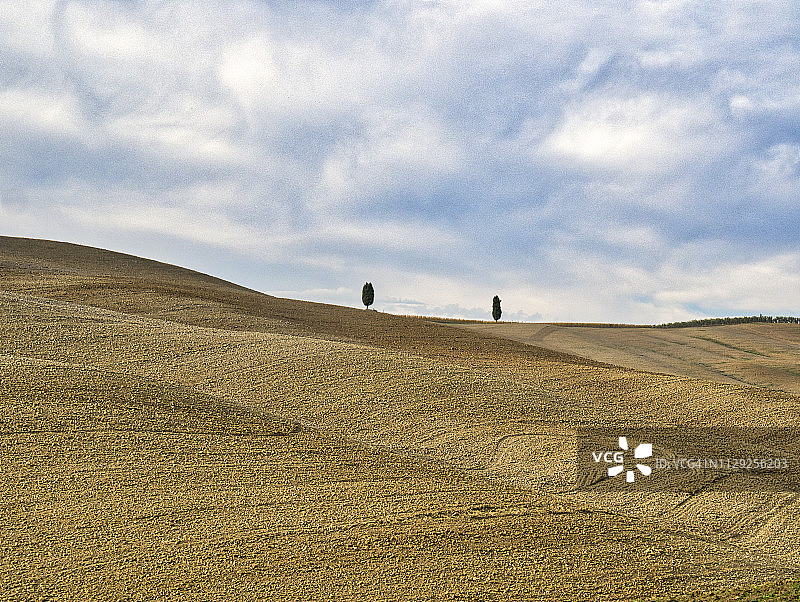 圣奎里科多尔恰附近的托斯卡纳秋季景观图片素材
