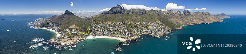 南非开普敦全景：坎普斯湾、狮子头峰、桌山图片素材