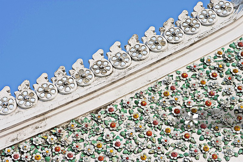 泰国曼谷佛教寺庙屋顶装饰图片素材