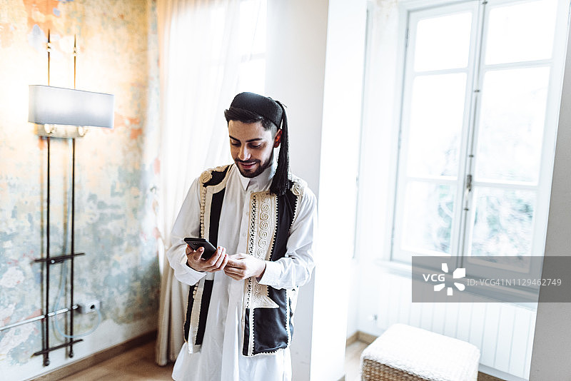 利比亚男子居家肖像图片素材