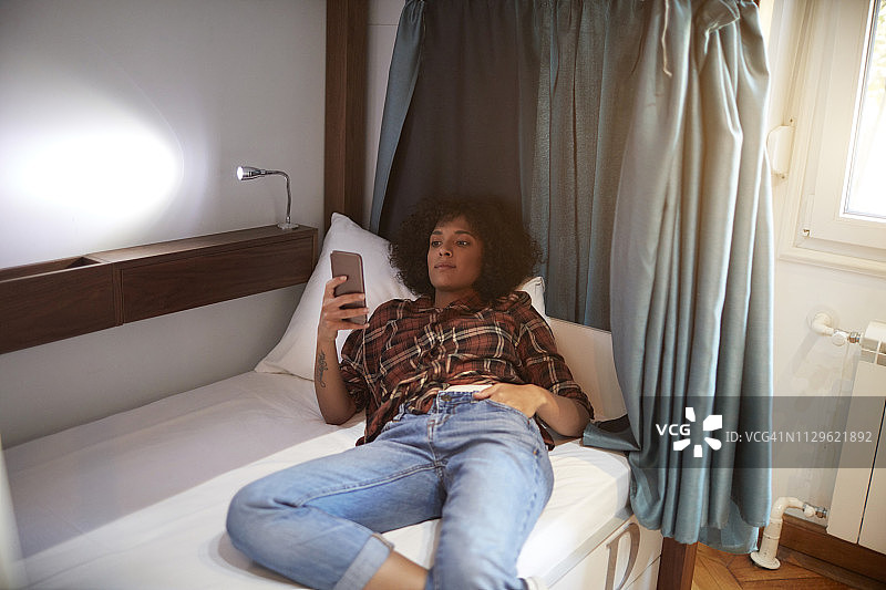 在青年旅社的朋友们图片素材