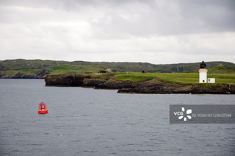 斯特诺威湾的灯塔，位于苏格兰外赫布里底群岛的刘易斯岛上图片素材