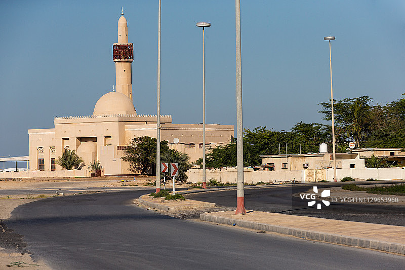 阿拉伯联合酋长国一条空旷道路的概览图片素材