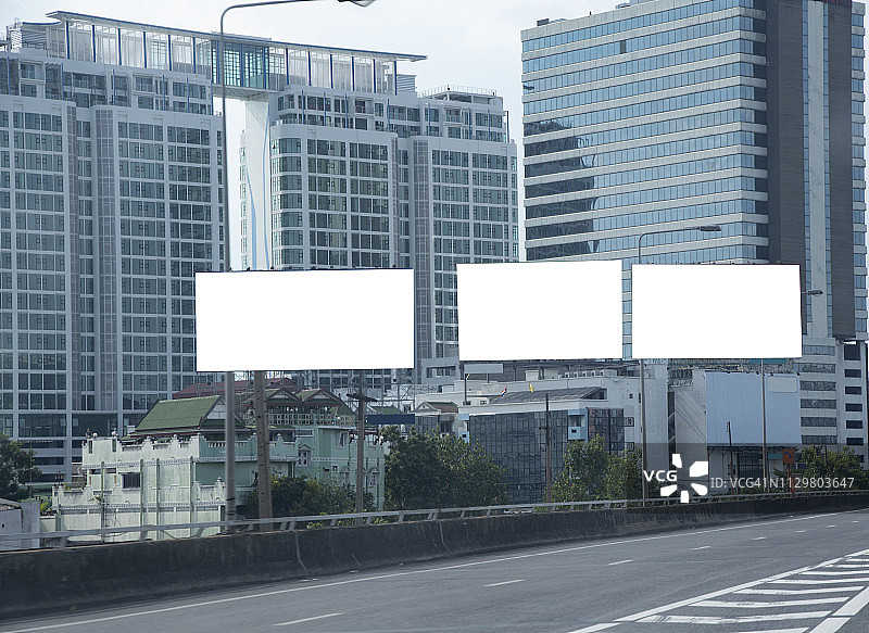 空白的广告牌。图片素材