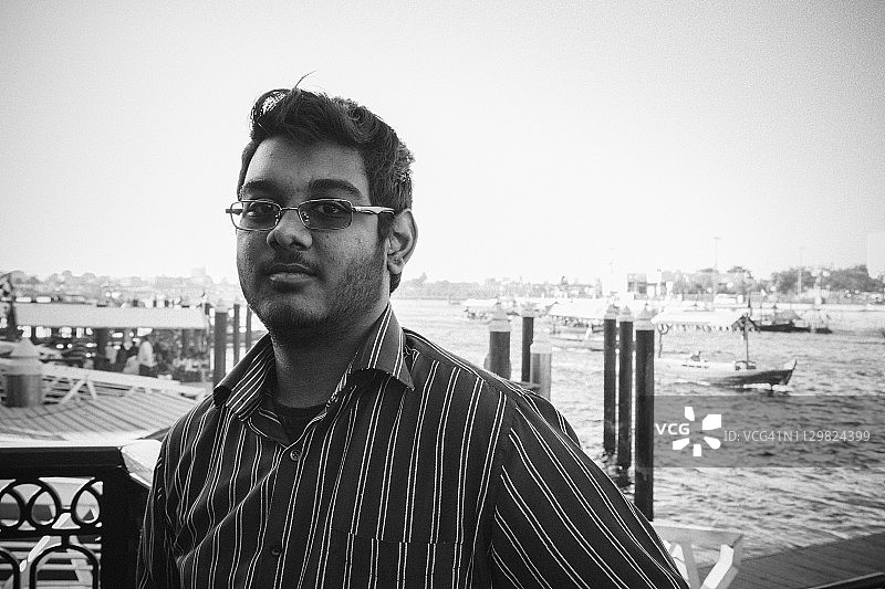 亚洲青少年的黑白肖像图片素材