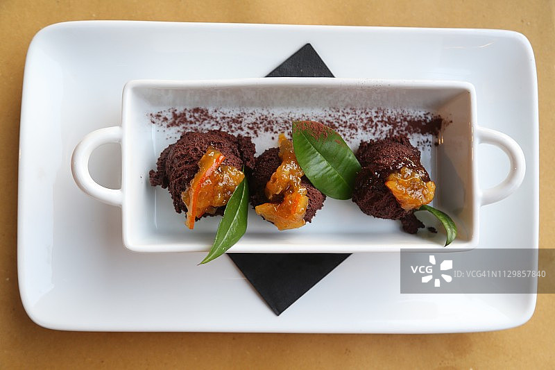 圣潘塔莱奥Arathena酒店餐厅的巧克力甜点图片素材