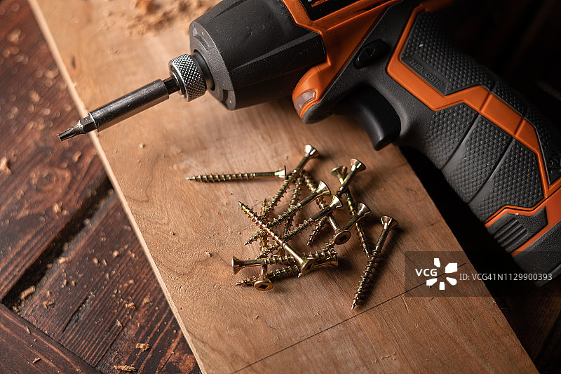 带螺丝的电钻图片素材
