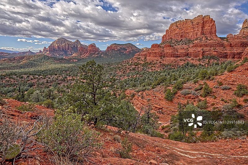 从亚利桑那州塞多纳蒸汽船岩看到的摩门峡谷景色，美国图片素材
