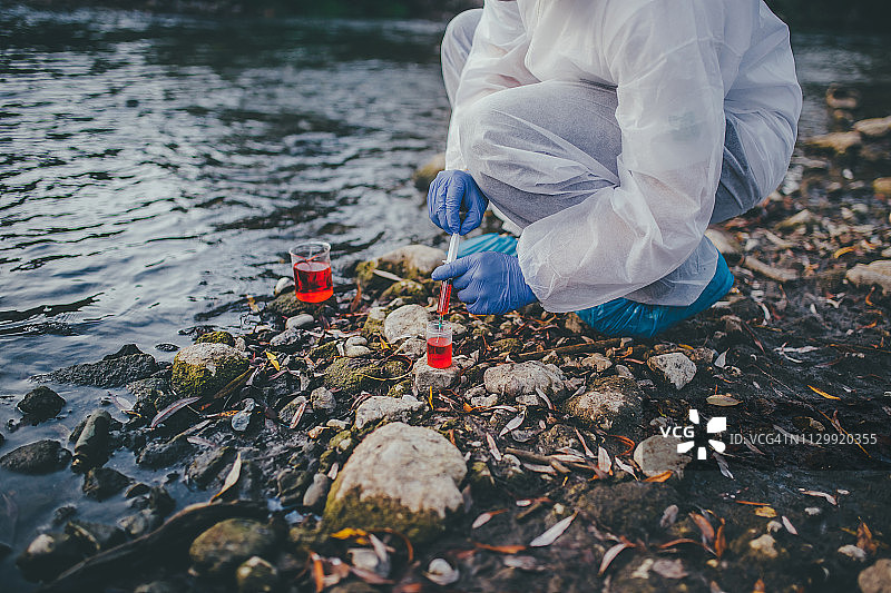 科学家检测有毒的水图片素材