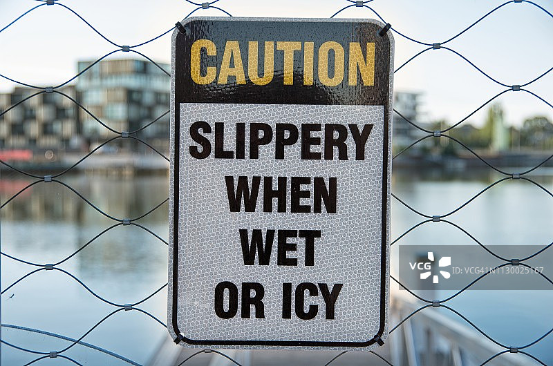 小心地滑提示牌图片素材