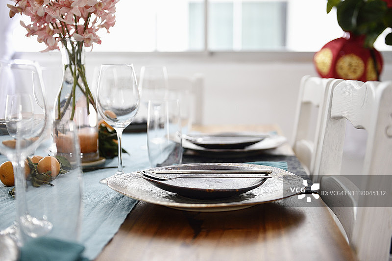 为中国新年准备的现代餐桌图片素材