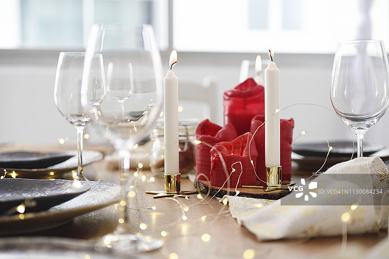 圣诞餐桌摆设特写图片素材