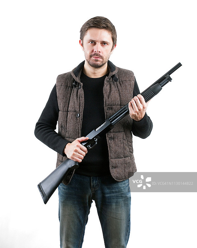 持猎枪的男子图片素材