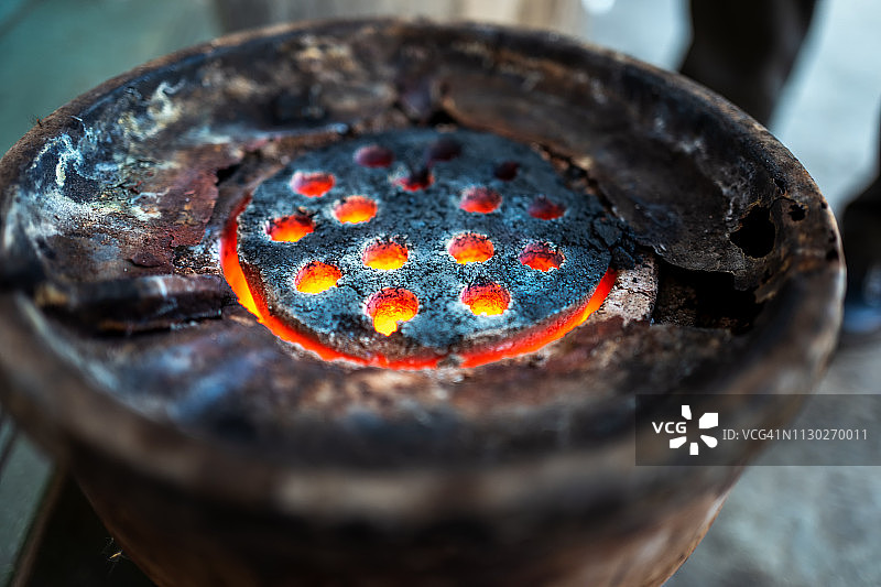 煤制成圆形孔蜂窝煤图片素材