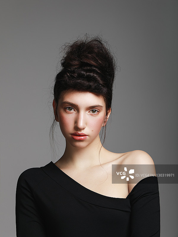 复古发型的漂亮女孩图片素材