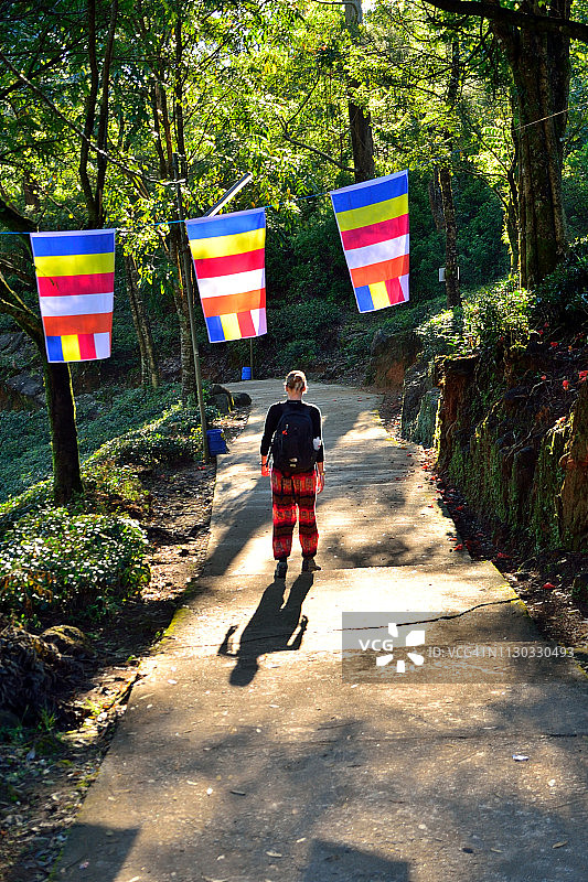 亚当峰徒步小路上的旗帜图片素材